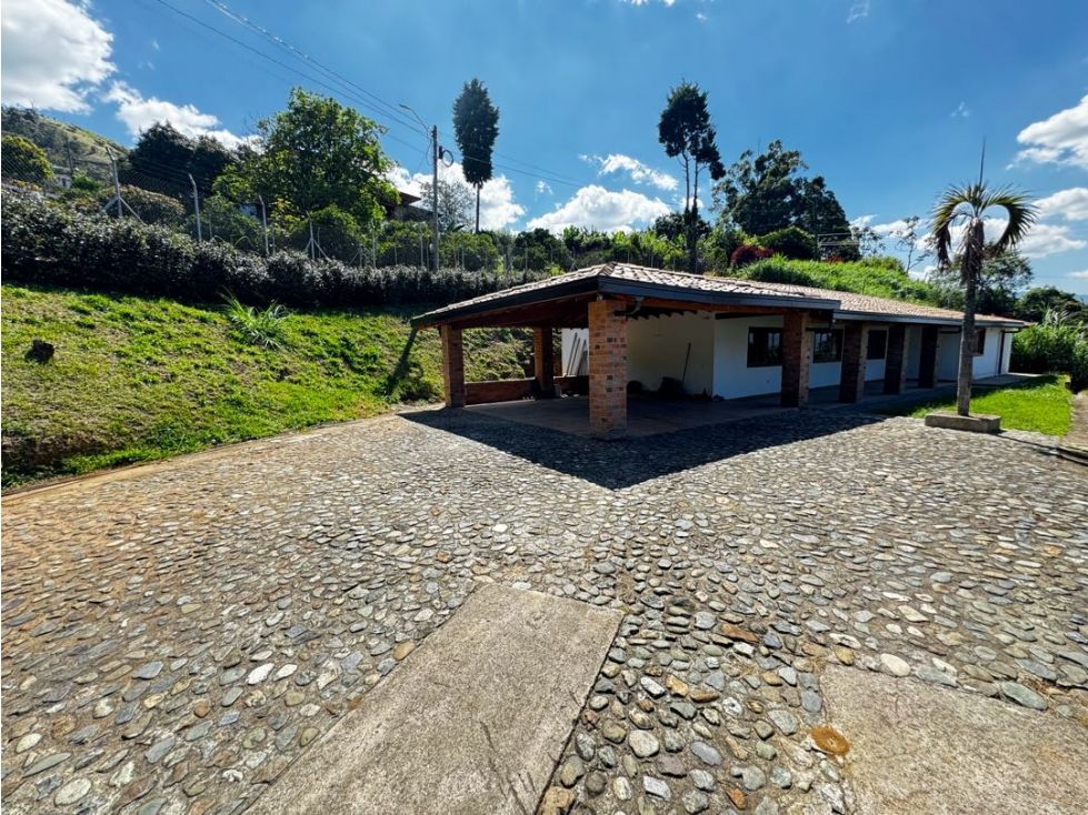 Casa en arriendo Antioquia Envigado San Rafael 230 m2 Habitaciones 3 Baños 3 Garajes 7 Precio $8000000