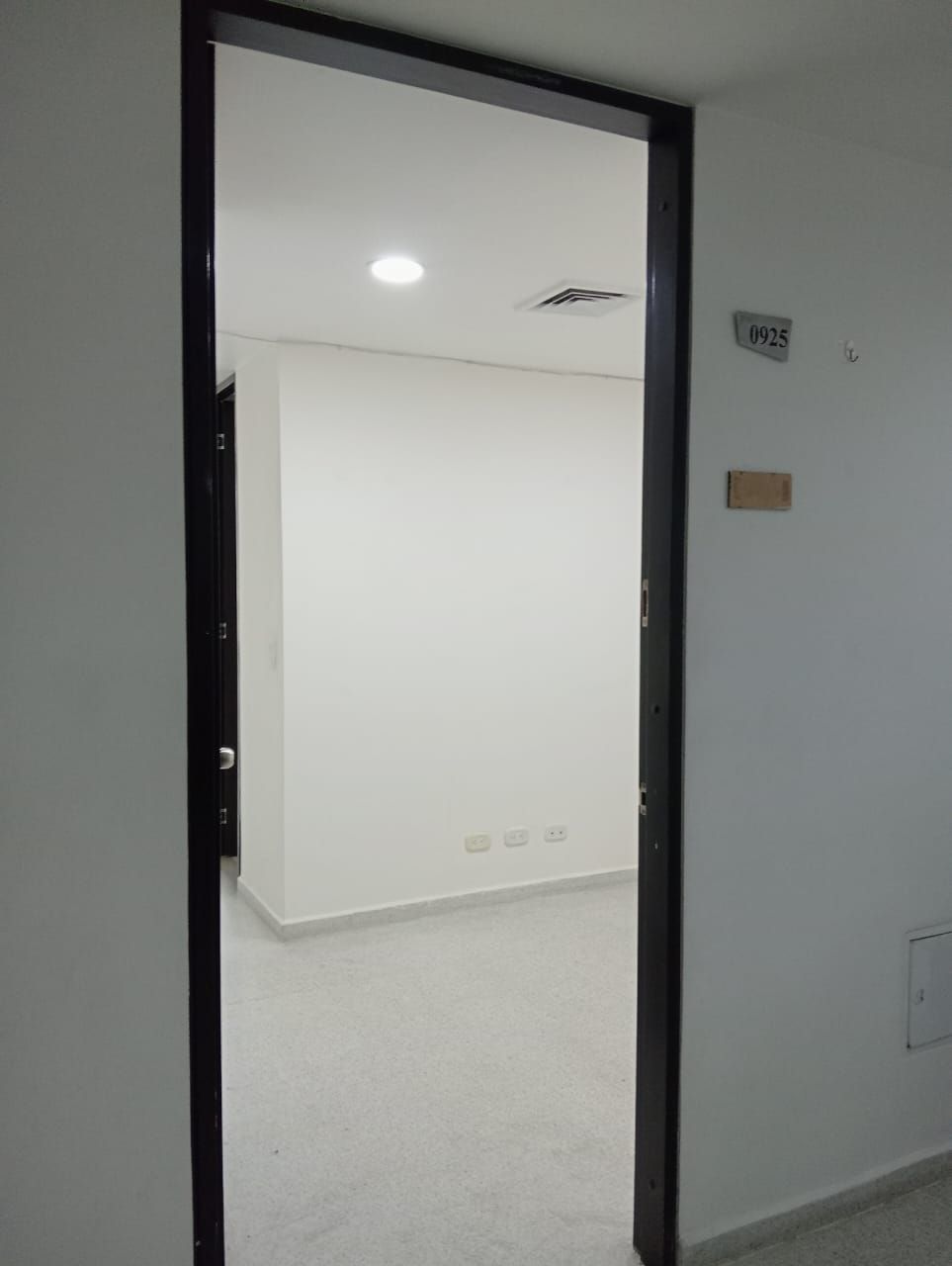 Oficina en arriendo Antioquia Medellín Las Acacias 31 m2 Habitaciones 0 Baños 1 Garajes 0 Precio $2700000