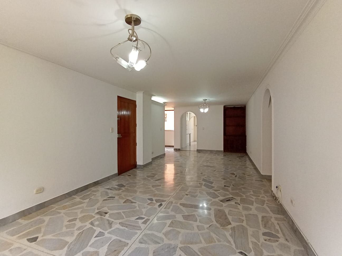Apartamento en arriendo o venta Antioquia Medellín Laureles 154 m2 Habitaciones 4 Baños 2 Garajes 2 Precio venta $860000000 Precio arriendo $4600000