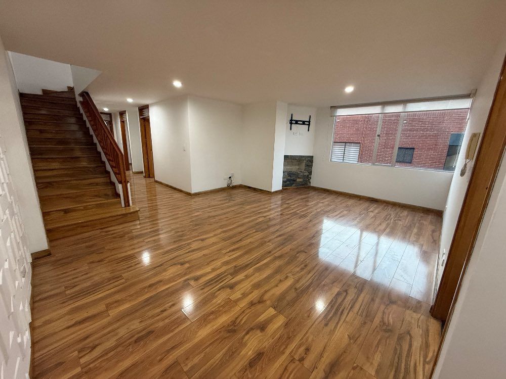 Apartamento en venta Cundinamarca Bogotá Country Club 180 m2 Habitaciones 4 Baños 4 Garajes 2 Precio $1300000000