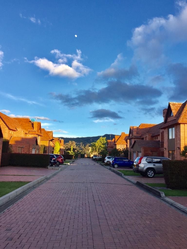 Casa en venta Cundinamarca Cajicá Vda Canelon 260 m2 Habitaciones 3 Baños 4 Garajes 3 Precio $1350000000