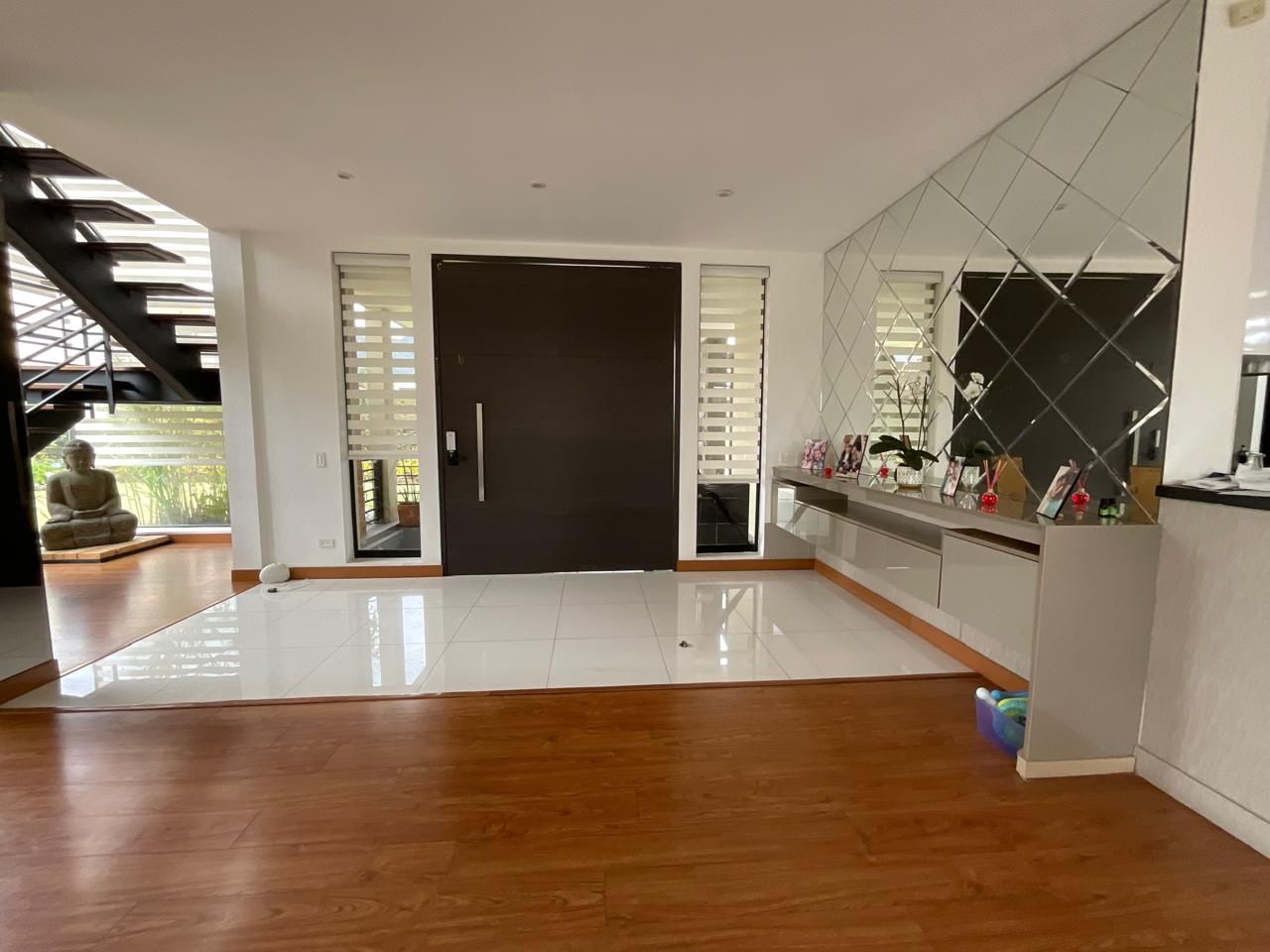 Casa en venta Cundinamarca Cota Cota 290 m2 Habitaciones 4 Baños 5 Garajes 3 Precio $1700000000