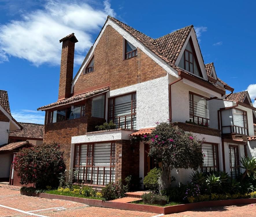 Casa en venta Cundinamarca Bogotá San José De Bavaria 240 m2 Habitaciones 3 Baños 5 Garajes 3 Precio $1300000000