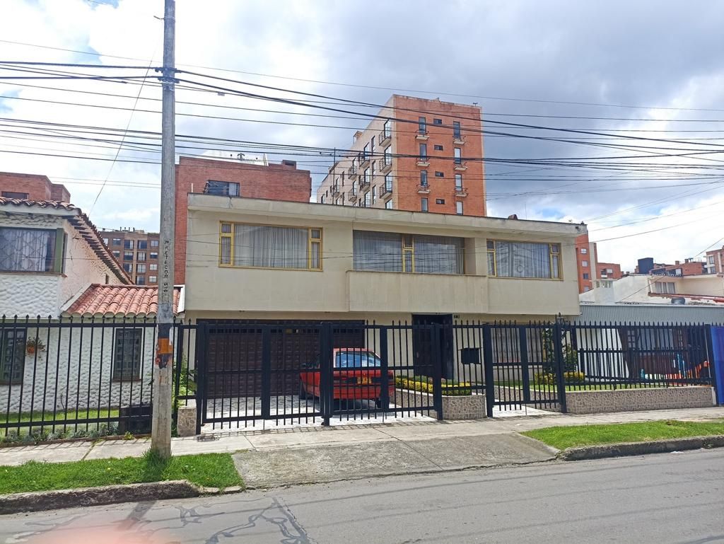 Casa en venta Cundinamarca Bogotá Los Cedritos 420 m2 Habitaciones 4 Baños 5 Garajes 4 Precio $1900000000