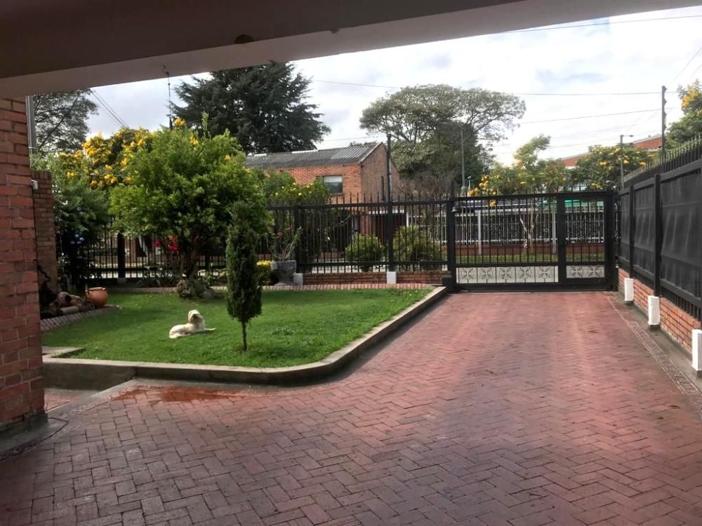 Casa en venta Cundinamarca Bogotá Niza Norte 380 m2 Habitaciones 5 Baños 5 Garajes 5 Precio $1500000000