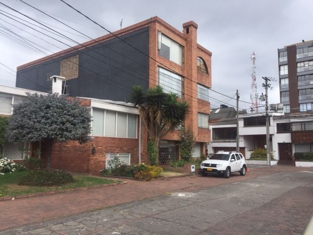 Casa en venta Cundinamarca Bogotá Estoril 270 m2 Habitaciones 4 Baños 3 Garajes 2 Precio $1100000000