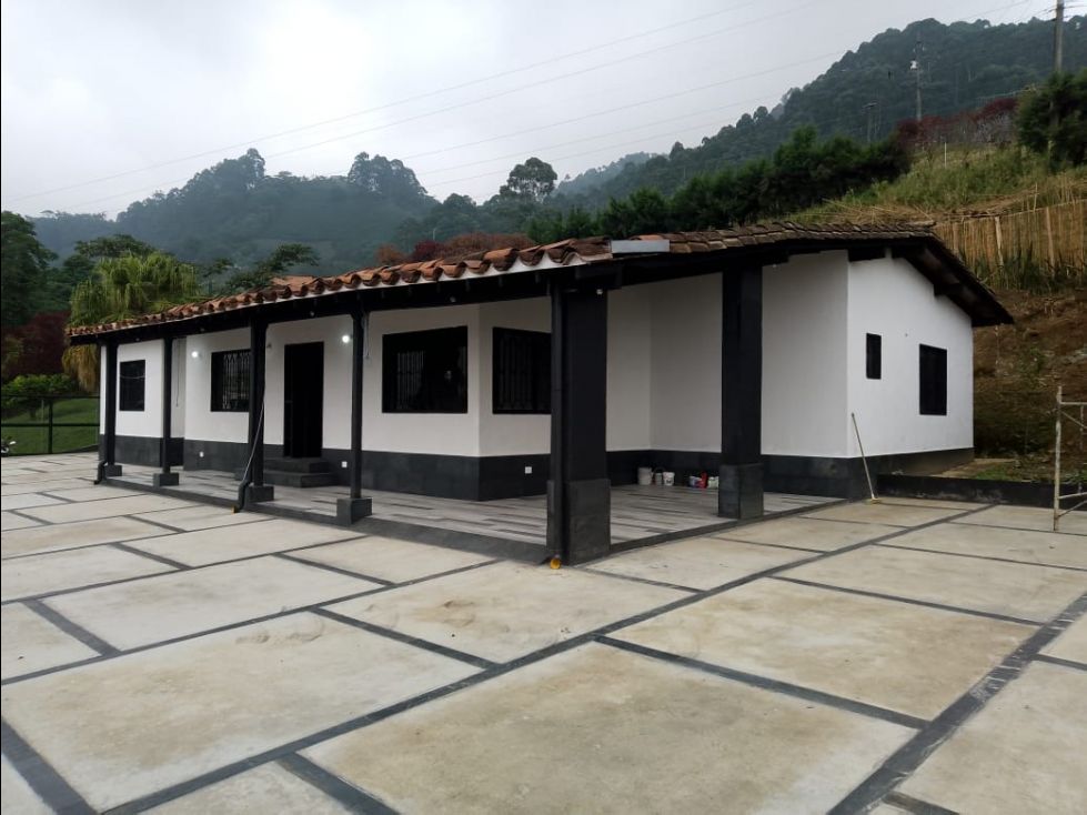 Casa en arriendo Antioquia Envigado San Rafael 250 m2 Habitaciones 4 Baños 2 Garajes 5 Precio $8000000