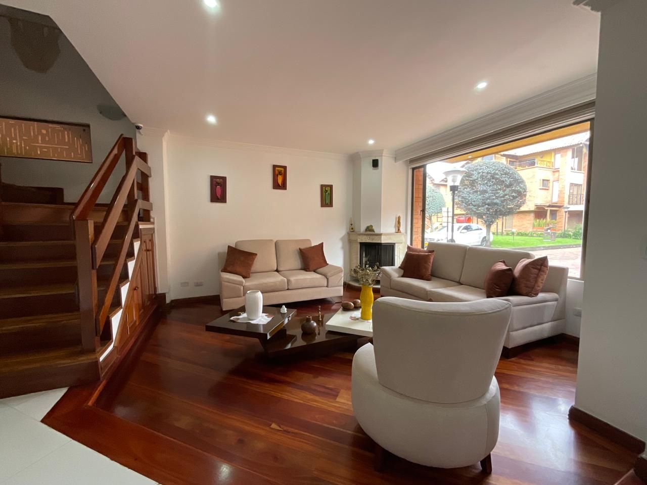 Casa en venta Cundinamarca Chía Chia 275 m2 Habitaciones 4 Baños 5 Garajes 6 Precio $960000000