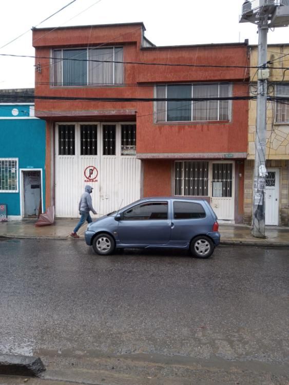 Casa en venta Cundinamarca Bogotá Santander Sur 135 m2 Habitaciones 3 Baños 3 Garajes 5 Precio $650000000