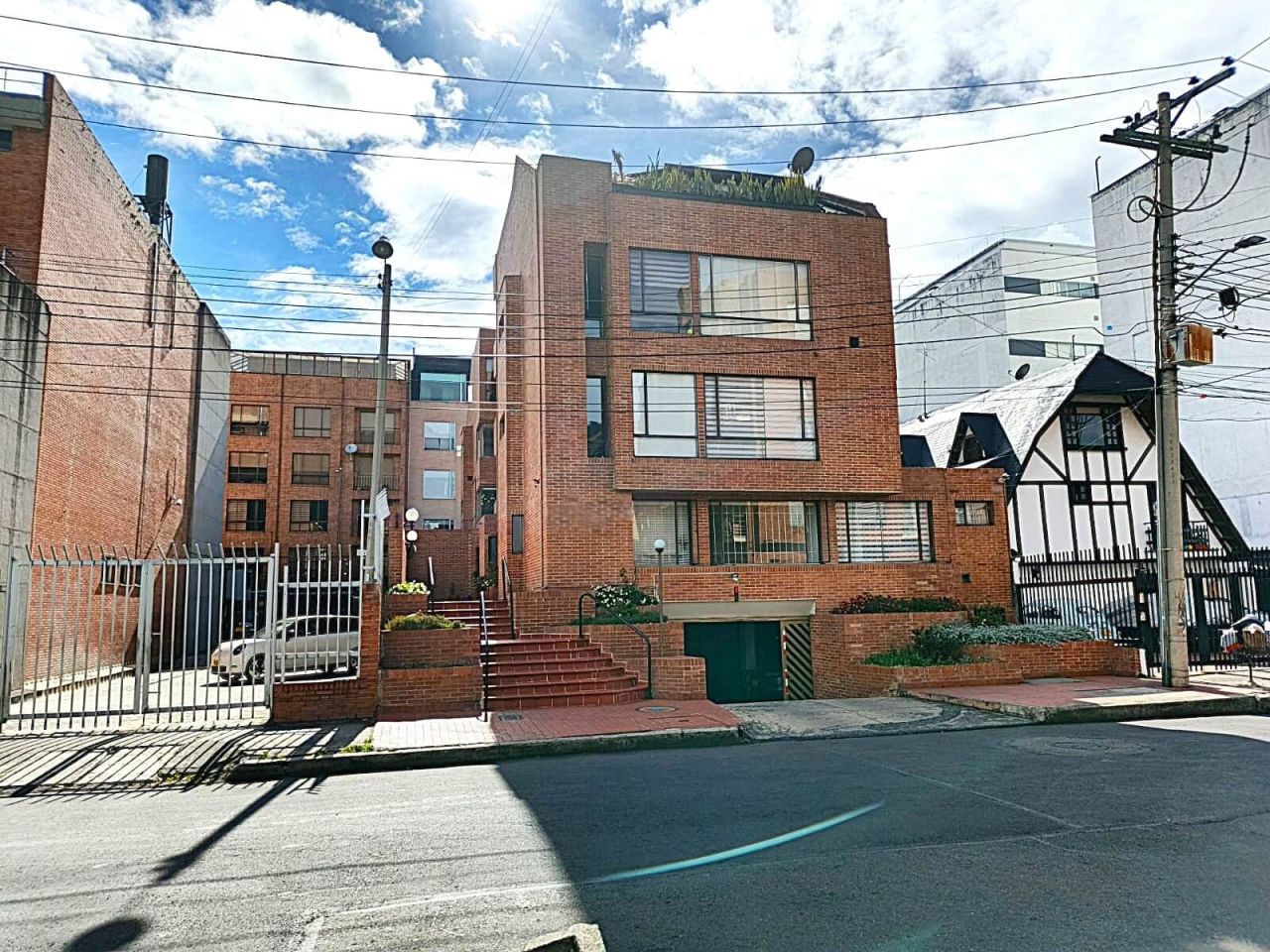 Apartaestudio en venta Cundinamarca Bogotá Santa Barbara Central 31 m2 Habitaciones 1 Baños 1 Garajes 1 Precio $270000000