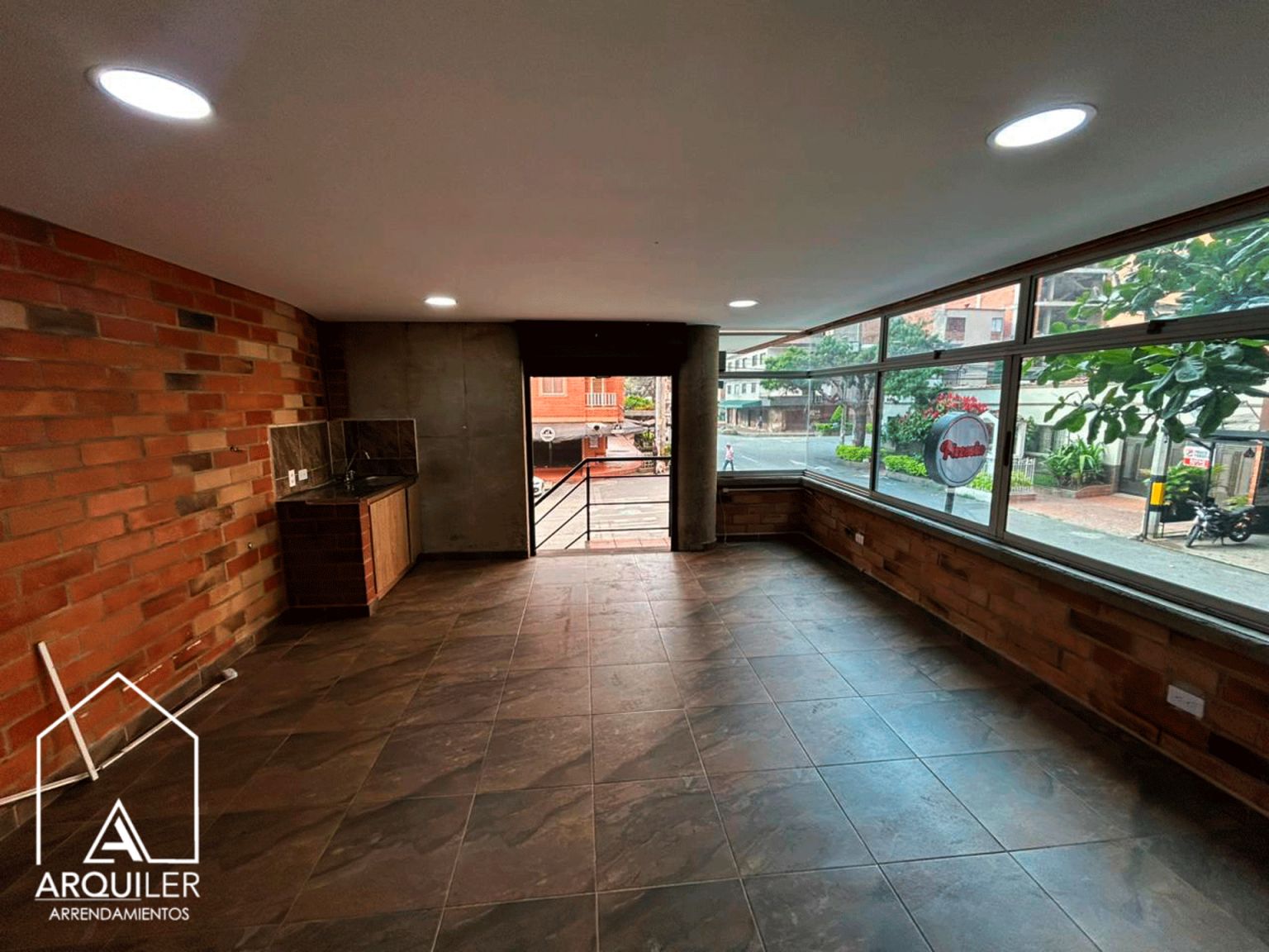 Local Comercial en arriendo Antioquia Bello San José Obrero 28 m2 Habitaciones 0 Baños 1 Garajes 0 Precio $2200000