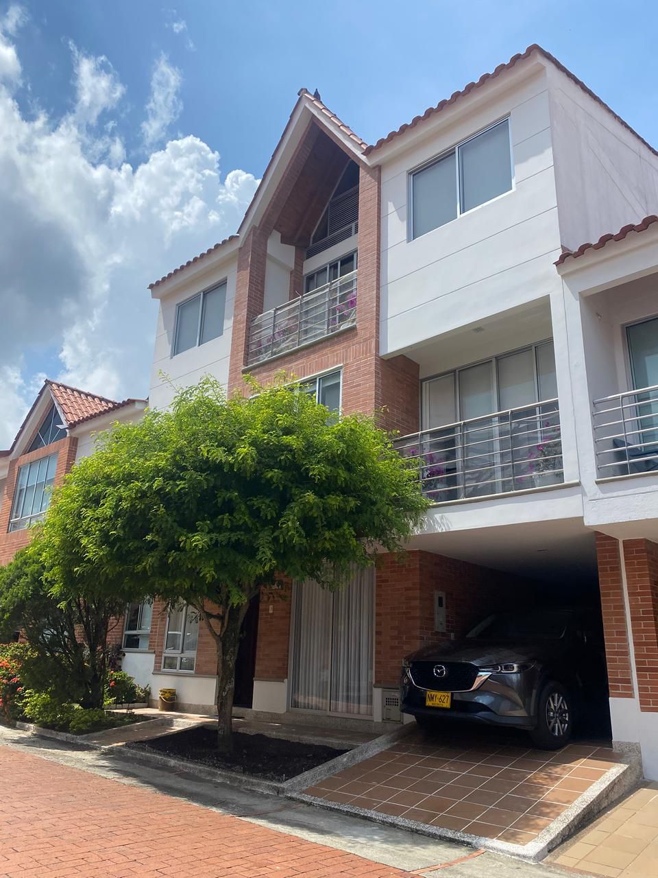 Casa en venta Tolima Ibagué Cr La Florida Et I 370 m2 Habitaciones 5 Baños 5 Garajes 1 Precio $1100000000