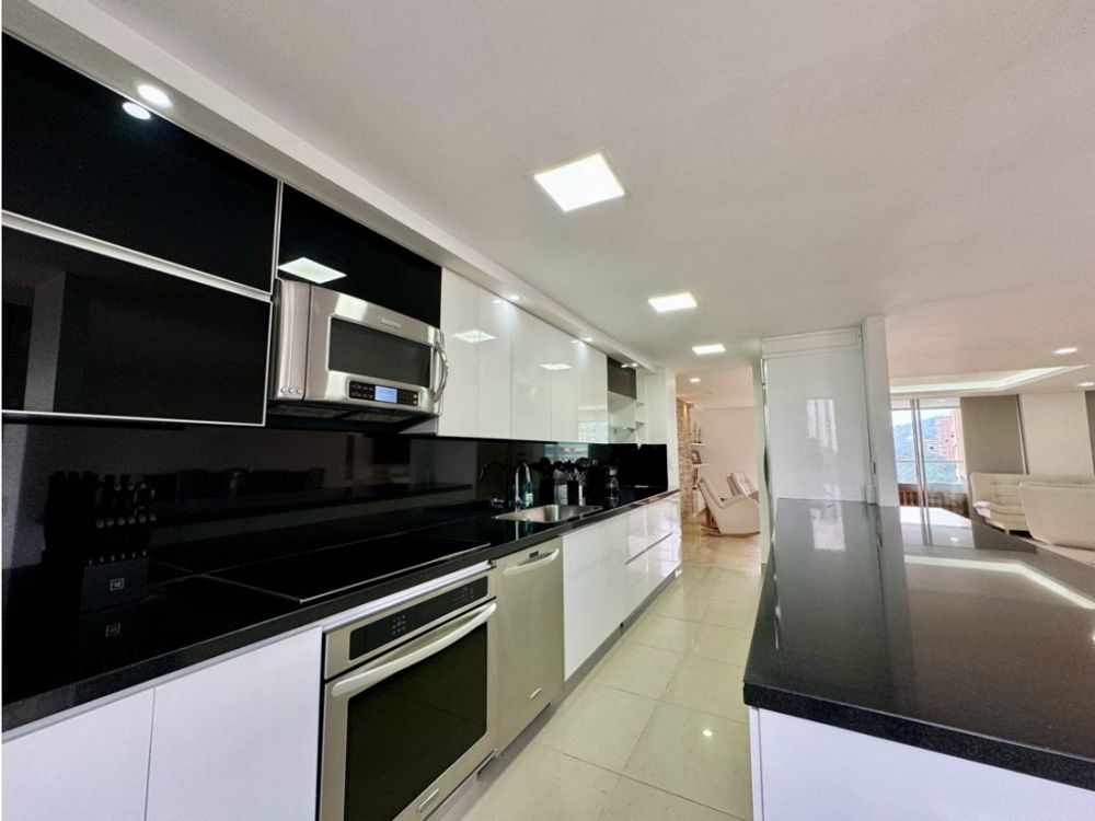 Apartamento en venta Antioquia Envigado La Paz 240 m2 Habitaciones 3 Baños 4 Garajes 4 Precio $1540000000