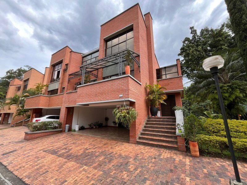 Apartamento en arriendo Antioquia Medellín Alejandria 340 m2 Habitaciones 3 Baños 3 Garajes 2 Precio $13000000