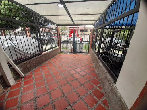 Local en arriendo Antioquia Medellín La Colina 120 m2 Habitaciones 0 Baños 3 Garajes 0 Precio $4200000
