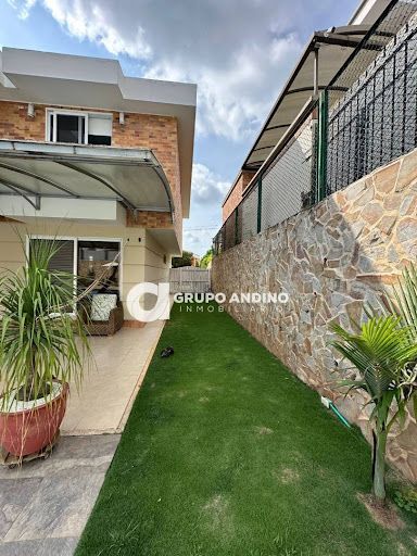 Casa en arriendo Santander Piedecuesta Br Paseo Cataluña 400 m2 Habitaciones 5 Baños 6 Garajes 2 Precio $16150000