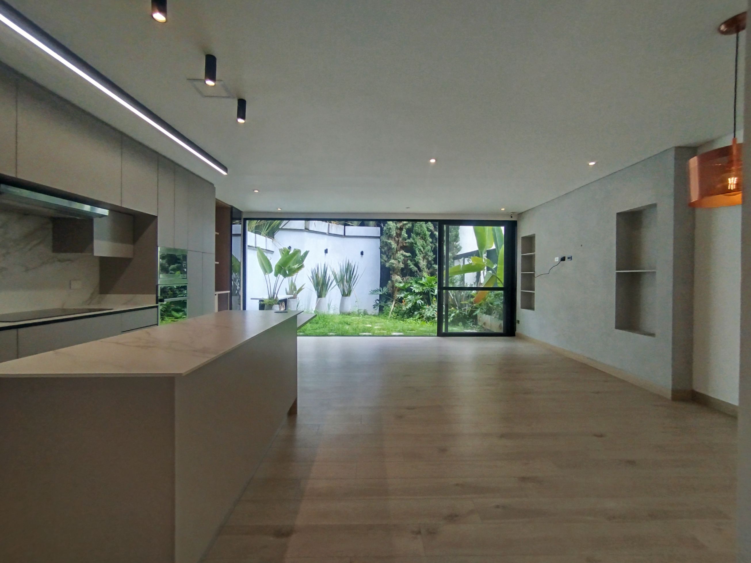 Casa en arriendo Antioquia Envigado Zúñiga 240 m2 Habitaciones 3 Baños 4 Garajes 3 Precio $9400000