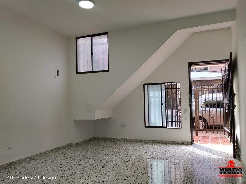 Casa en arriendo Antioquia Medellín Los Alcazares 100 m2 Habitaciones 3 Baños 2 Garajes 0 Precio $3500000