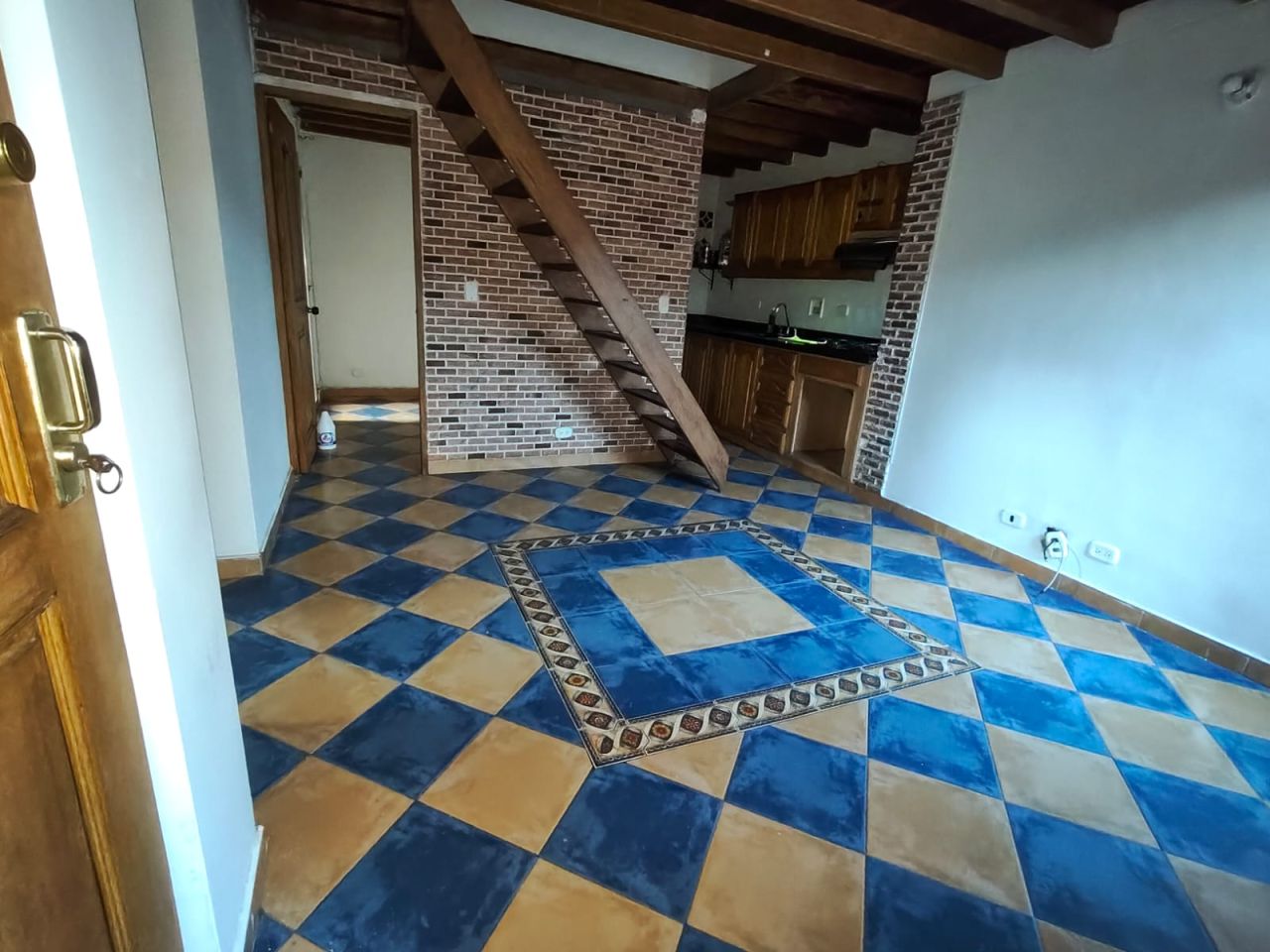Apartamento en arriendo o venta Antioquia Medellín Los Alcazares 100 m2 Habitaciones 5 Baños 2 Garajes 1 Precio venta $350000000 Precio arriendo $2550000