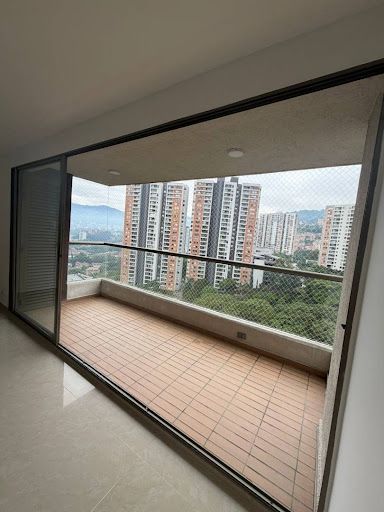Apartamento en arriendo Antioquia Medellín Loma De Los Bernal 98 m2 Habitaciones 4 Baños 2 Garajes 1 Precio $4700000