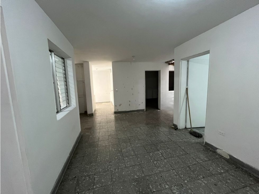 Local en arriendo Antioquia Envigado Uribe Ángel 220 m2 Habitaciones 0 Baños 4 Garajes 2 Precio $8500000