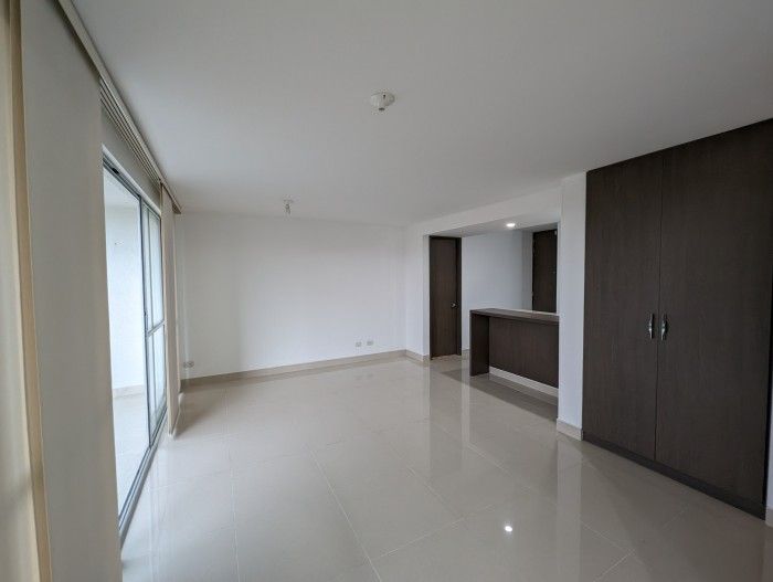Apartamento en arriendo Valle Del Cauca Cali Ciudad Real 90 m2 Habitaciones 3 Baños 3 Garajes 1 Precio $2500000