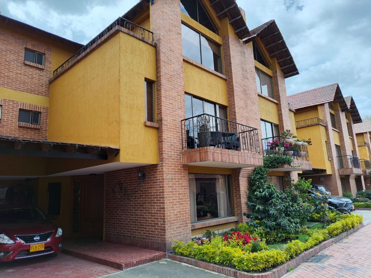 Casa en arriendo Cundinamarca Chía Cr Villa Mercedes 300 m2 Habitaciones 6 Baños 5 Garajes 2 Precio $6900000
