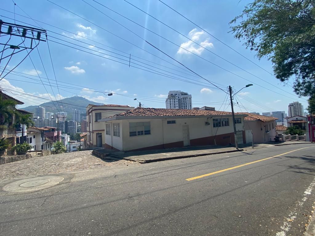 Casa en arriendo Valle Del Cauca Cali San Antonio 140 m2 Habitaciones 3 Baños 2 Garajes 1 Precio $2800000