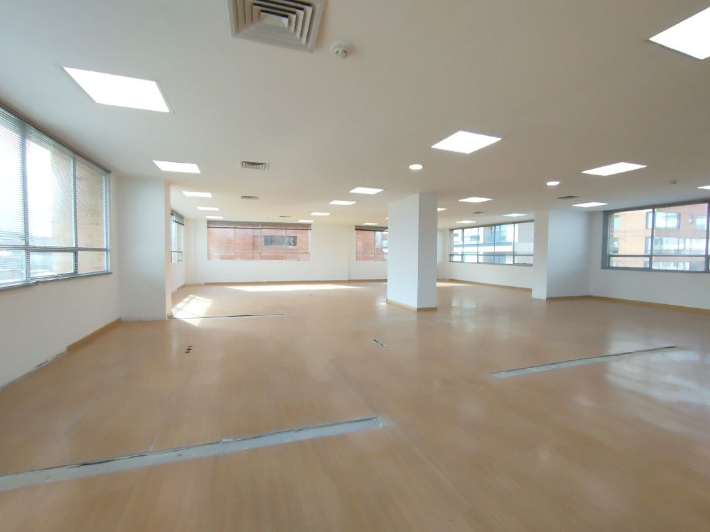 Oficina en arriendo Cundinamarca Bogotá Santa Bibiana 290 m2 Habitaciones 0 Baños 2 Garajes 5 Precio $22538000
