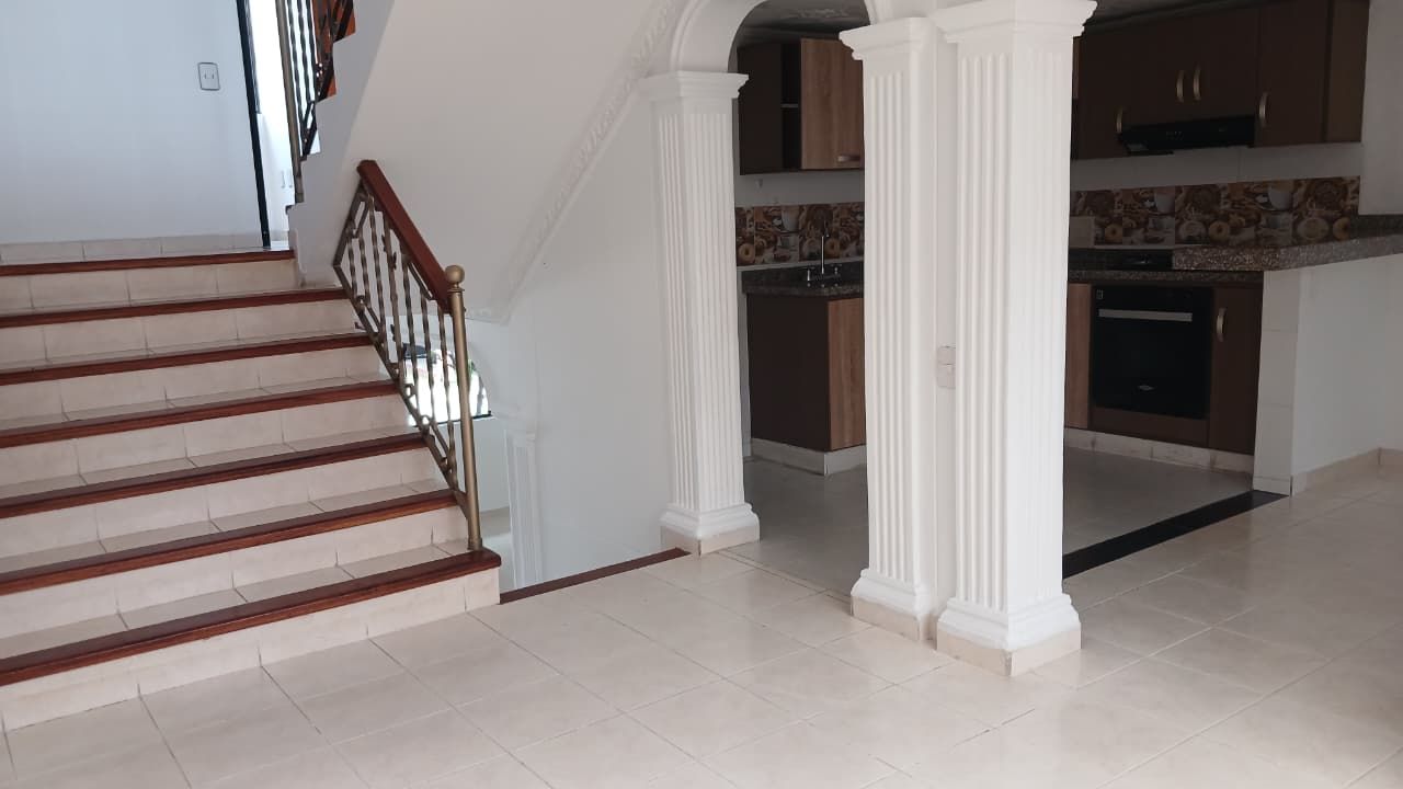 Casa en arriendo o venta Santander Floridablanca Parque Recreacional El Lago 90 m2 Habitaciones 3 Baños 2 Garajes 1 Precio venta $550000000 Precio arriendo $2500000