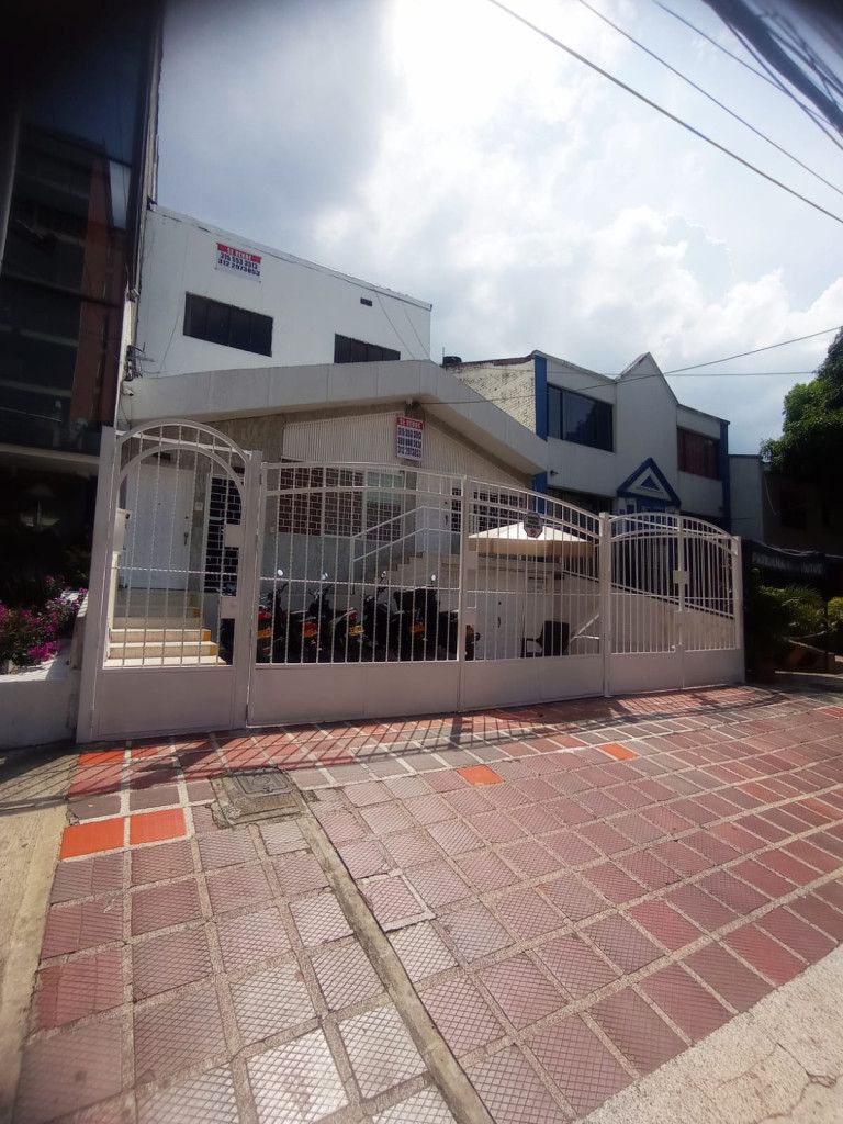 Edificio en venta Valle Del Cauca Cali Urbanización La Flora 575 m2 Habitaciones 12 Baños 9 Garajes 0 Precio $1100000000