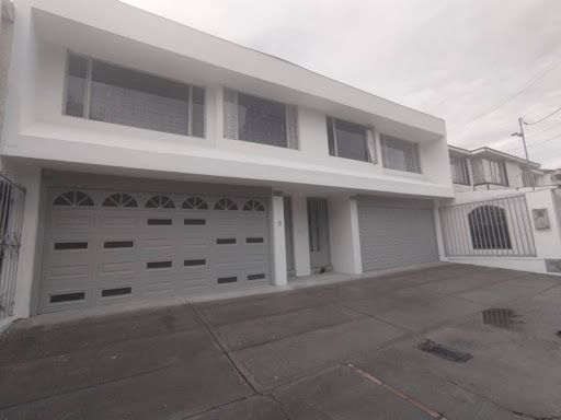 Casa en arriendo Cundinamarca Bogotá Normandía 400 m2 Habitaciones 6 Baños 4 Garajes 2 Precio $8000000