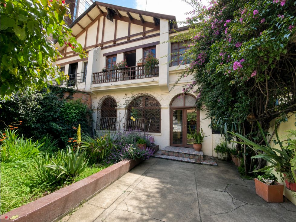 Casa en arriendo Cundinamarca Bogotá Quinta Camacho 400 m2 Habitaciones 9 Baños 3 Garajes 1 Precio $25000000