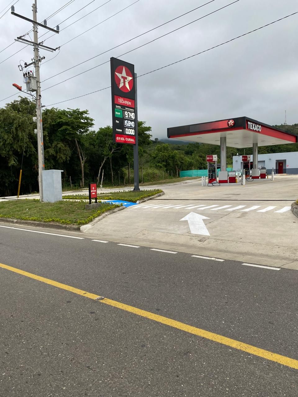 Local en arriendo Tolima Ibagué Cr Tejares 30 m2 Habitaciones 0 Baños 2 Garajes 6 Precio $900000