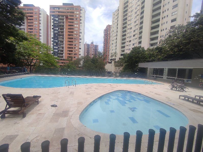 Apartamento en arriendo Antioquia Medellín Loma De Los Bernal 120 m2 Habitaciones 3 Baños 4 Garajes 0 Precio $6300000