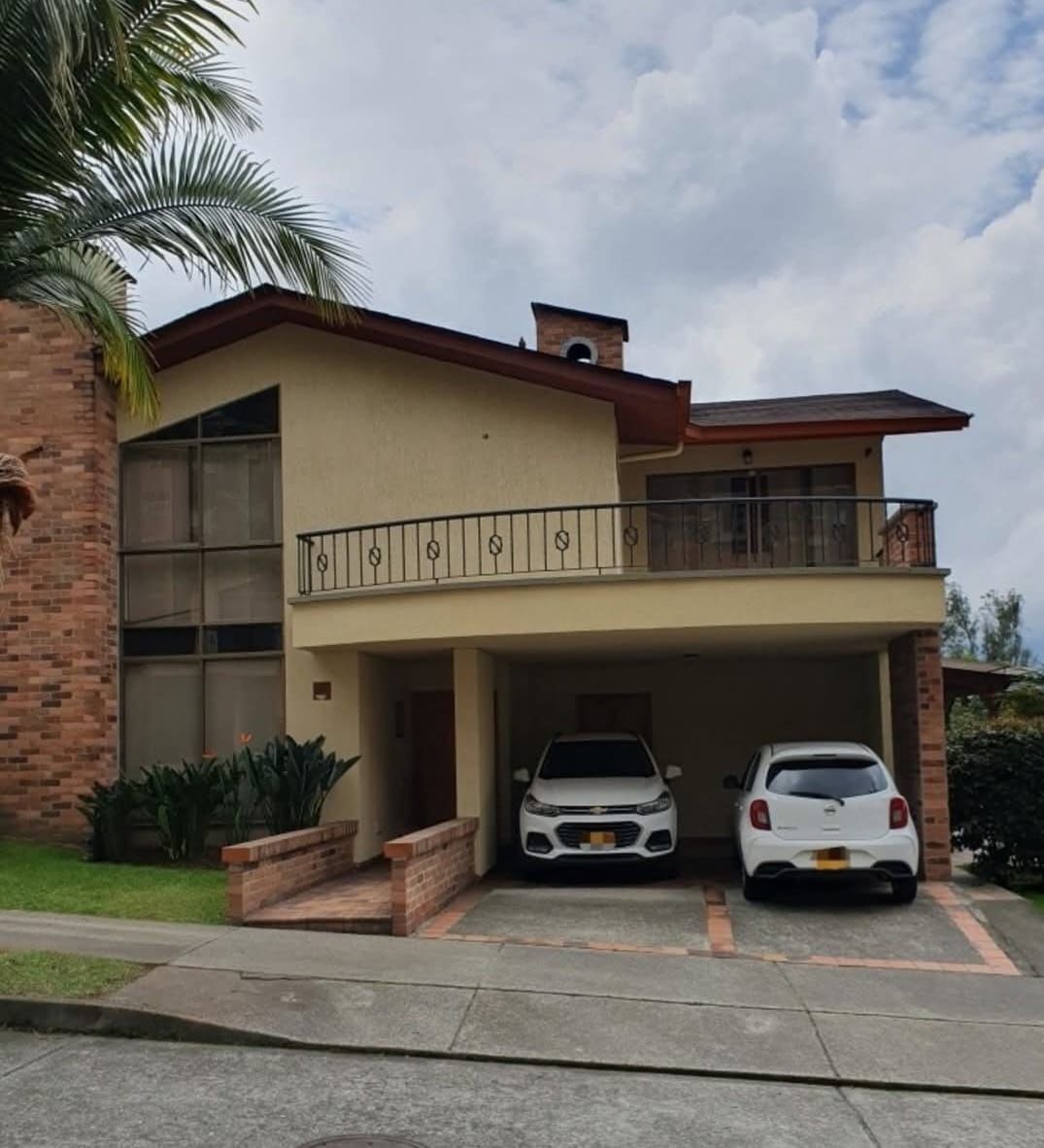 Casa en venta Caldas Manizales Palermo Bajo 250 m2 Habitaciones 4 Baños 4 Garajes 2 Precio $1550000000