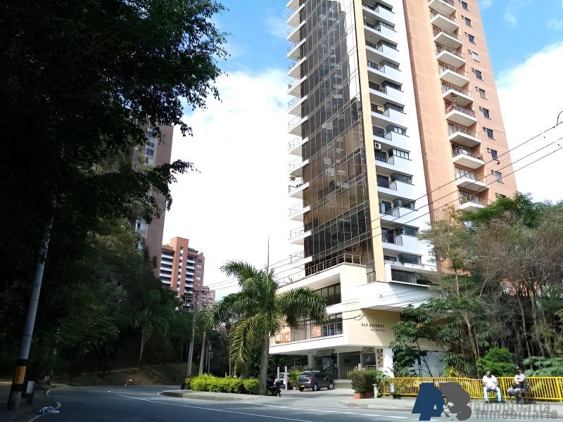 Oficina en arriendo Antioquia Medellín La Florida 130 m2 Habitaciones 0 Baños 3 Garajes 3 Precio $10500000