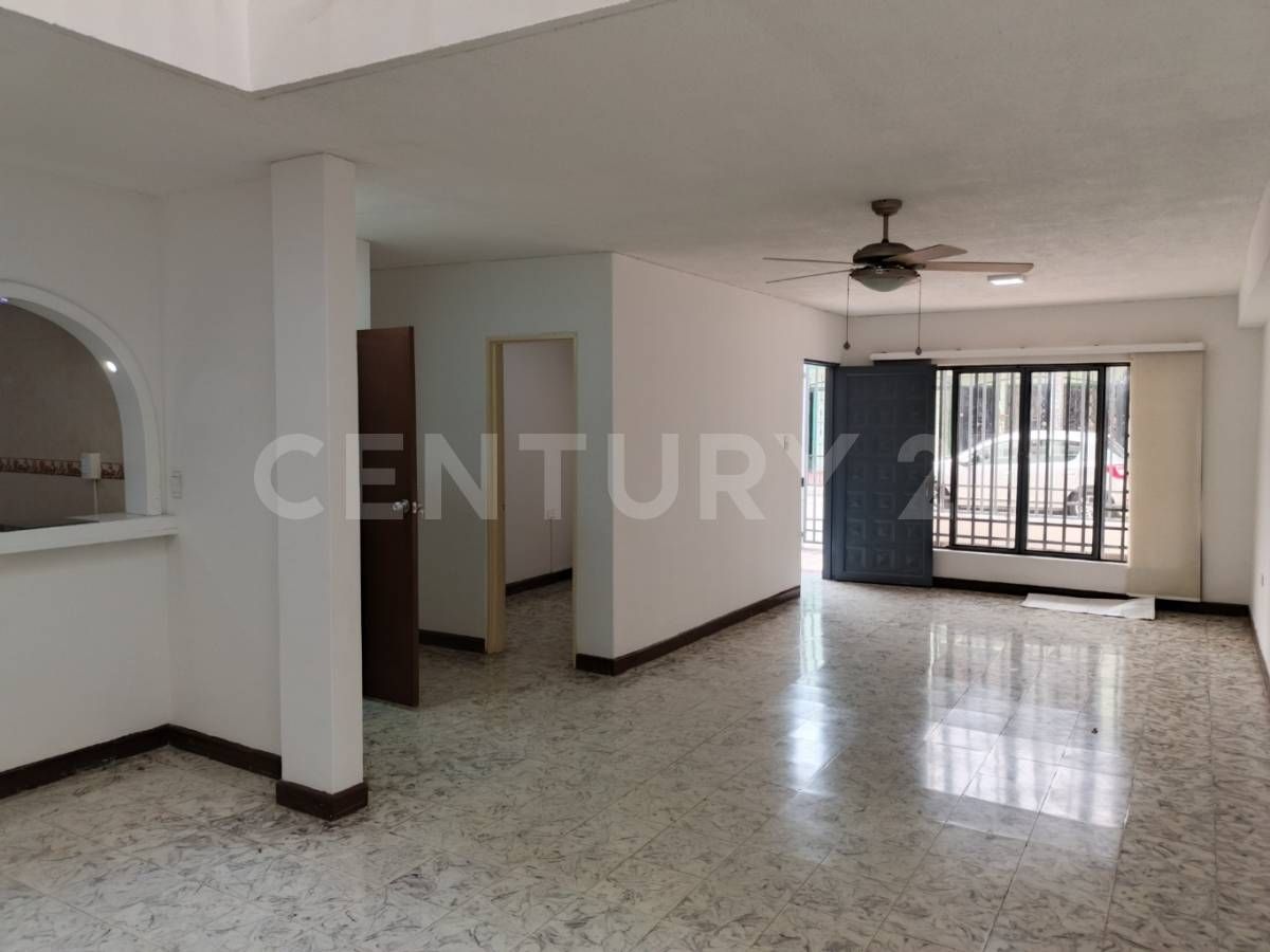 Casa en arriendo Valle Del Cauca Cali Departamental 210 m2 Habitaciones 4 Baños 4 Garajes 1 Precio $2400000