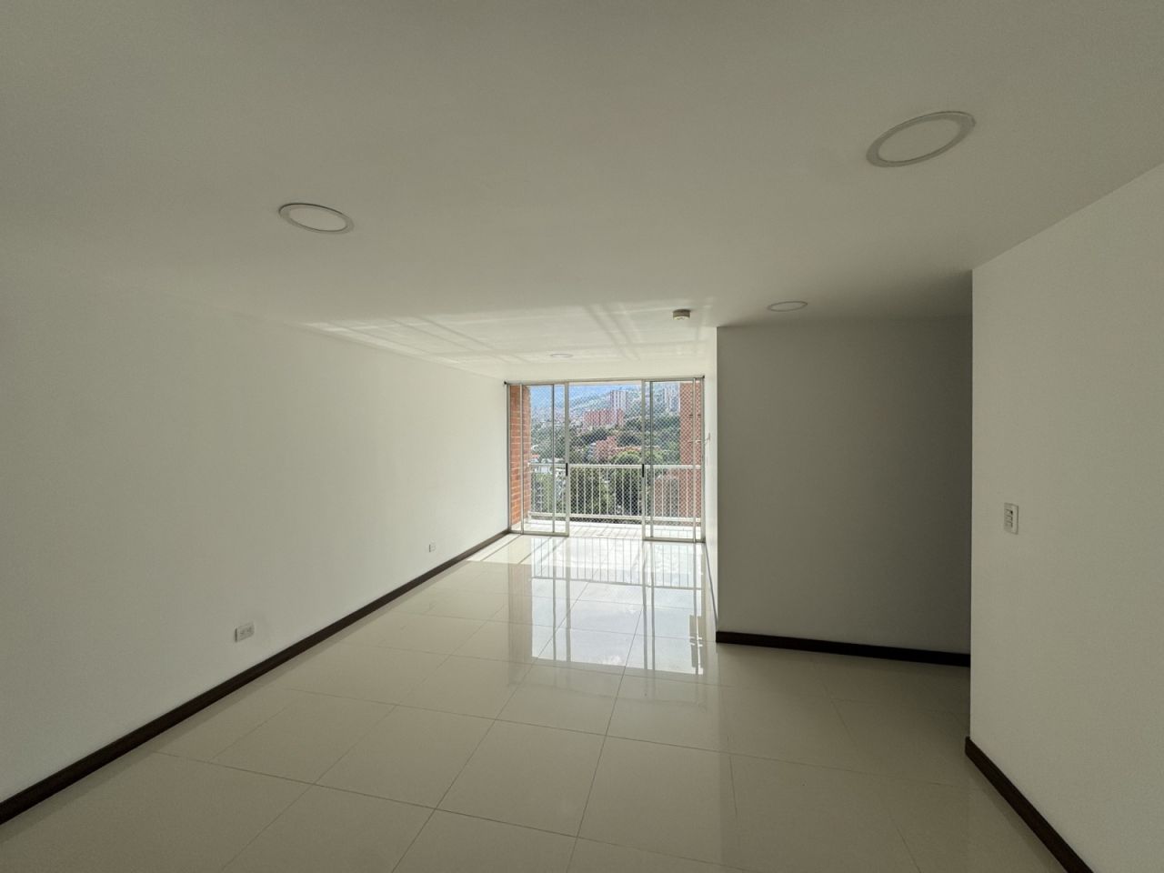Apartamento en arriendo Antioquia Medellín La Pilarica 85 m2 Habitaciones 3 Baños 2 Garajes 1 Precio $2800000