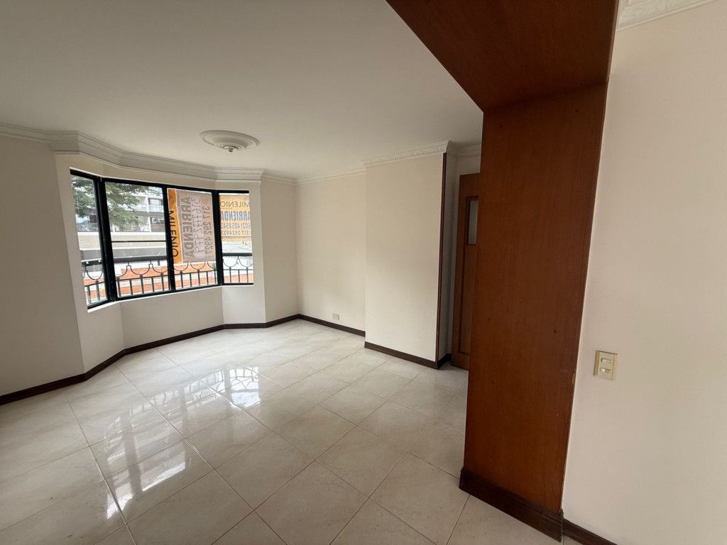 Apartamento en arriendo Valle Del Cauca Cali Prados Del Norte 160 m2 Habitaciones 3 Baños 3 Garajes 2 Precio $5500000
