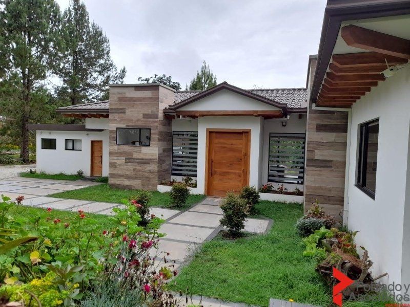Casa en arriendo Antioquia Medellín La Hondonada 300 m2 Habitaciones 4 Baños 7 Garajes 3 Precio $9500000