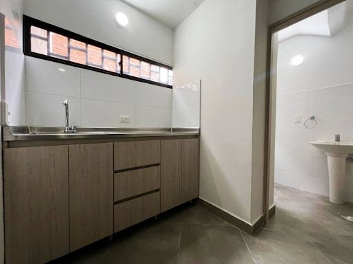 Local en arriendo Antioquia Envigado Villa Grande 180 m2 Habitaciones 0 Baños 2 Garajes 0 Precio $5200000