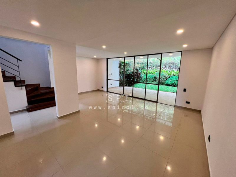 Casa en venta Antioquia Envigado Loma Del Atravesado 210 m2 Habitaciones 3 Baños 4 Garajes 4 Precio $1500000000