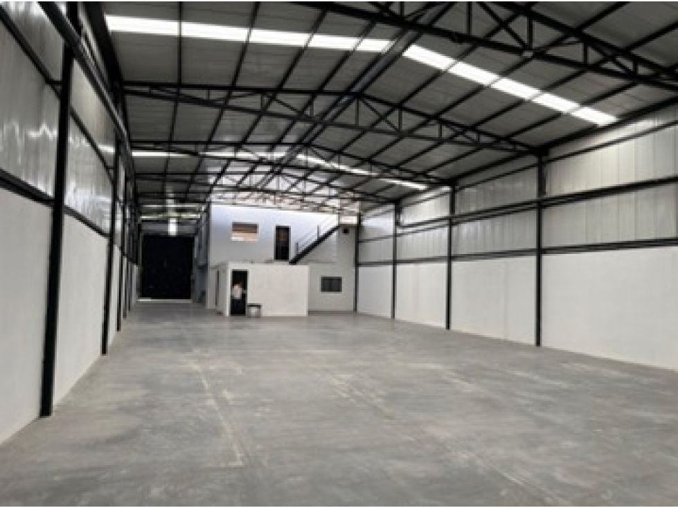 Bodega en arriendo Antioquia Guarne Centro 464 m2 Habitaciones 0 Baños 3 Garajes 4 Precio $17000000