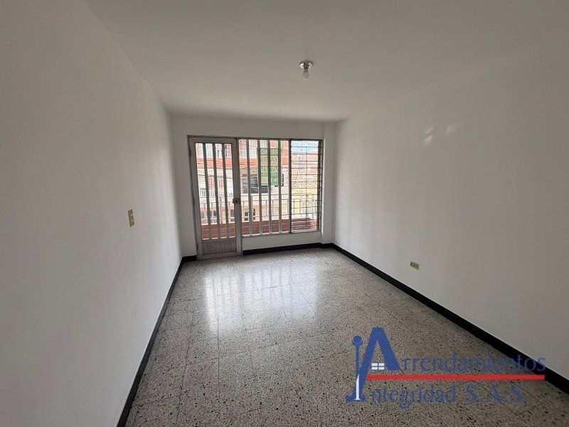 Casa en arriendo Antioquia Medellín San Bernardo 100 m2 Habitaciones 4 Baños 2 Garajes 0 Precio $2500000