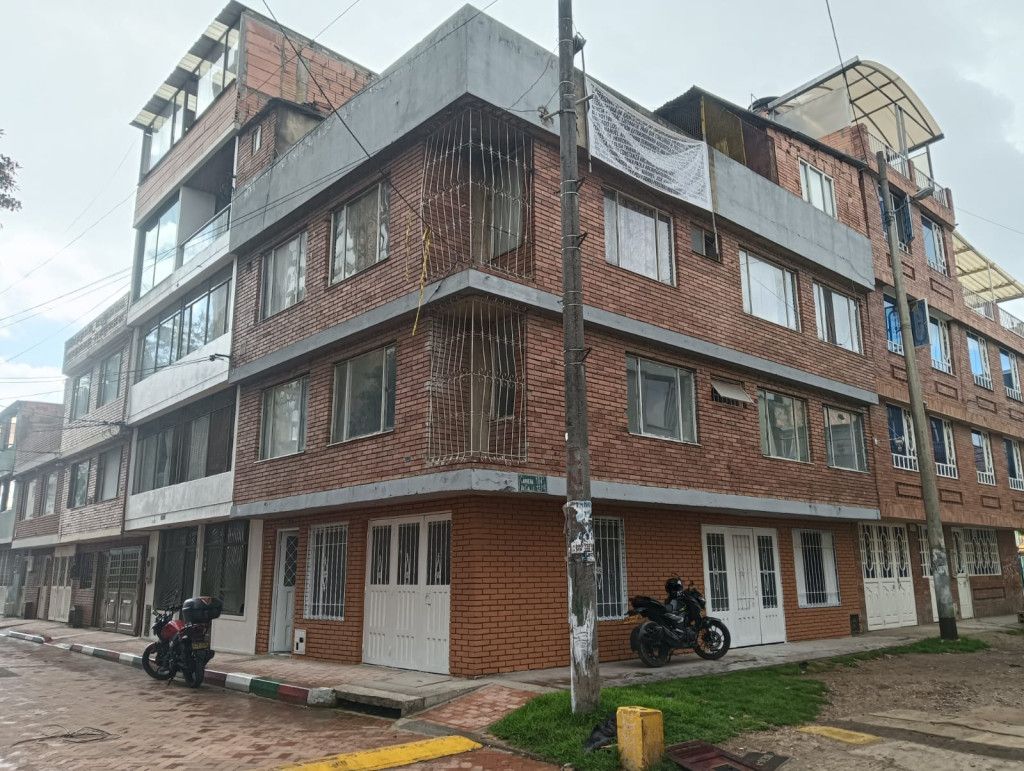 Casa en arriendo Cundinamarca Bogotá Walessa 130 m2 Habitaciones 5 Baños 2 Garajes 1 Precio $1600000