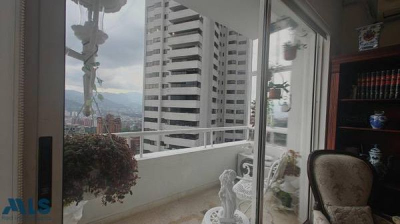 Apartamento en venta Antioquia Medellín San Lucas 164 m2 Habitaciones 3 Baños 3 Garajes 2 Precio $1300000000