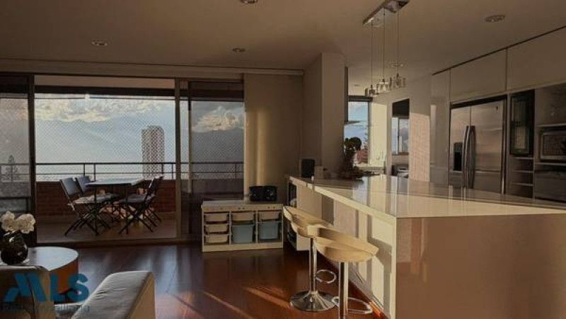 Apartamento en venta Antioquia Medellín El Tesoro 143 m2 Habitaciones 3 Baños 2 Garajes 2 Precio $1300000000