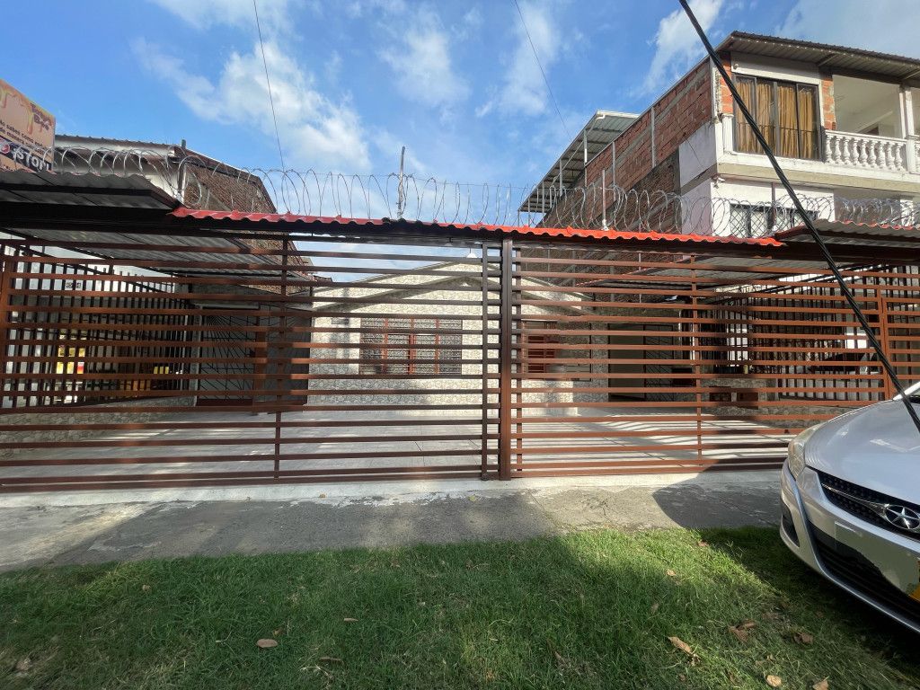 Casa en arriendo Valle Del Cauca Cali Granada 60 m2 Habitaciones 2 Baños 2 Garajes 1 Precio $2320000