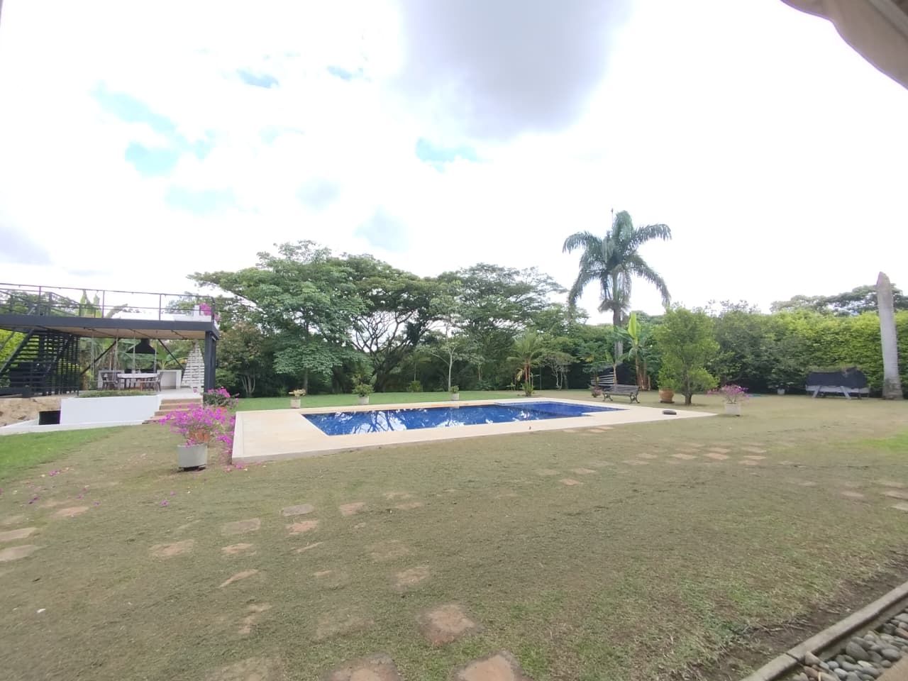 Casa Campestre en arriendo Risaralda Pereira Jardin De Velez Y Velez 520 m2 Habitaciones 4 Baños 5 Garajes 6 Precio $15000000